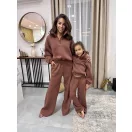 Magas nyakú anya - gyerek unisex melegítő szett / Felnőtt - Csokoládé Magas nyakú anya - gyerek unisex melegítő szett / Felnőtt - Csokoládé