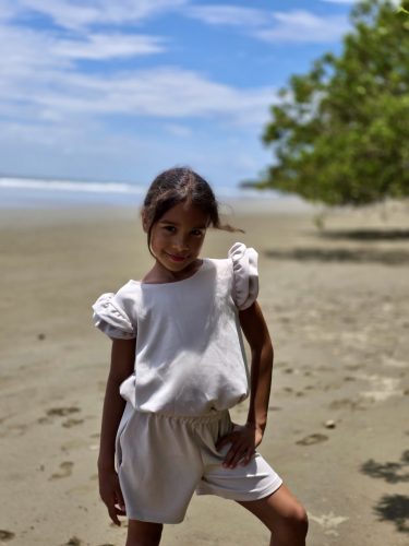 Kétrészes gyerek szett fodros rövid nadrággal -  Bézs