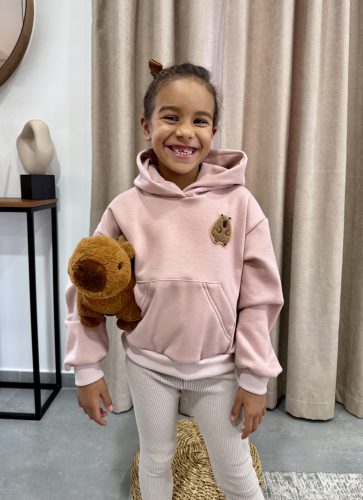 Capybara kapucnis gyerek melegítő pulcsi - Púderrózsaszín
