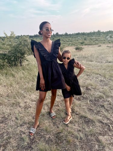 Fekete fodros nyakú anya - lánya ruha / Felnőtt